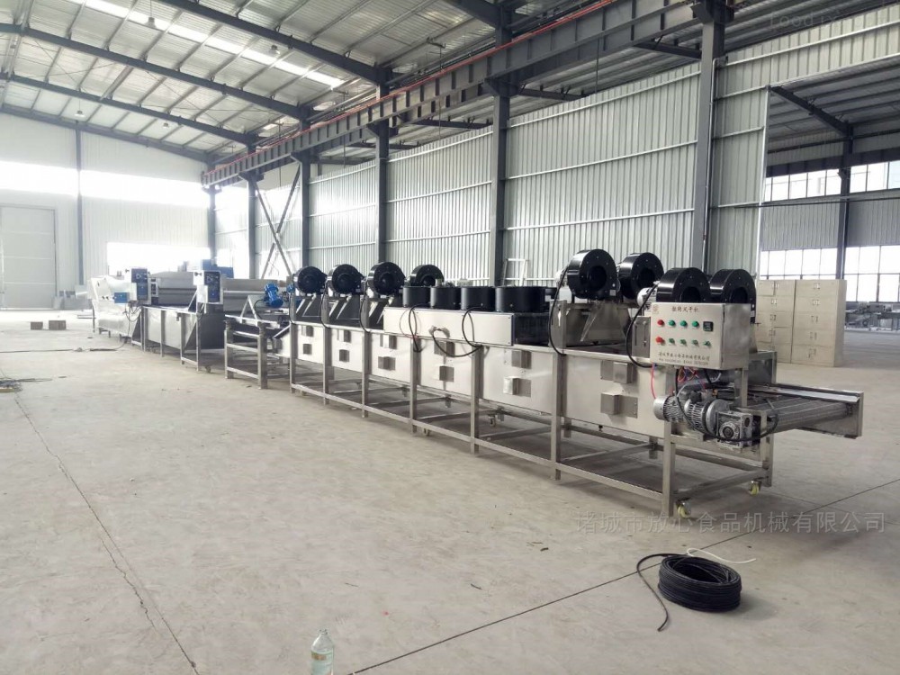 全自動(dòng)胡蘿卜的清洗機(jī)，快捷、衛(wèi)生。