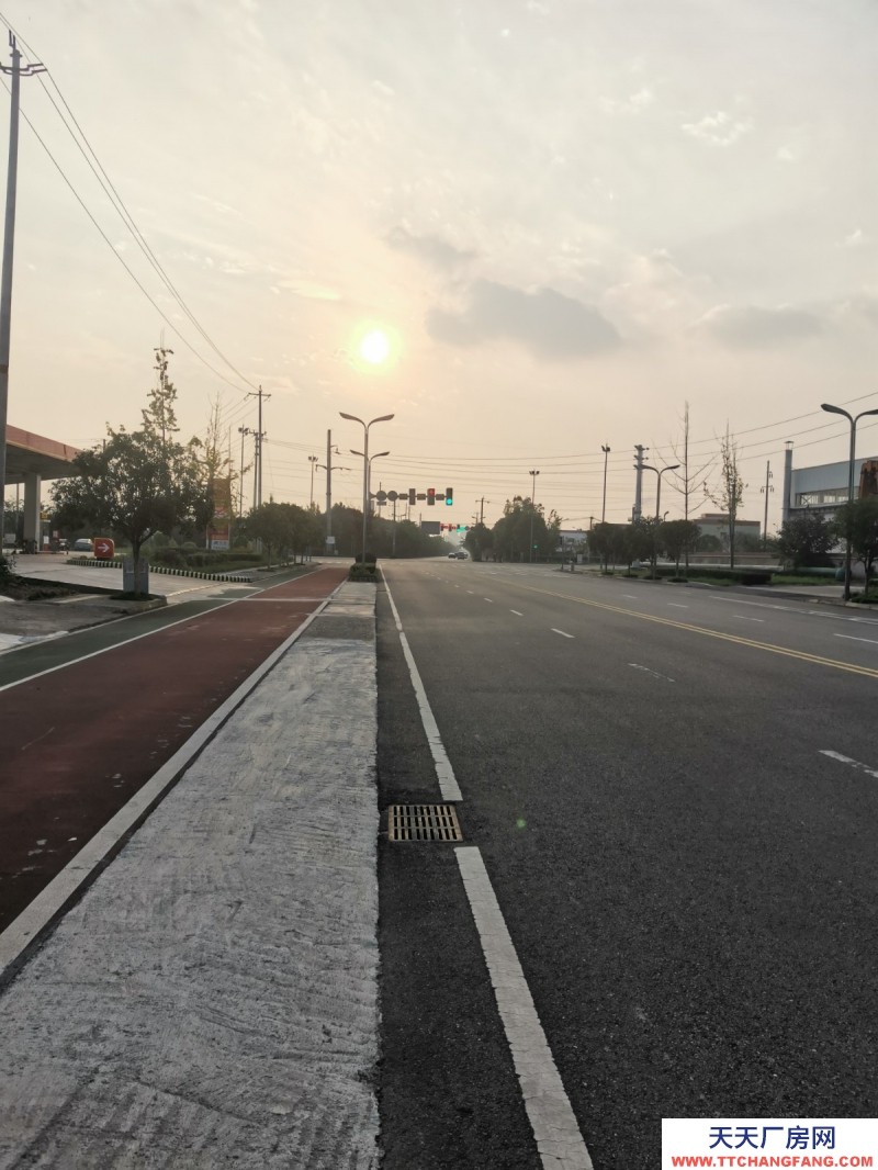 蒲江食品產(chǎn)業(yè)園新修鋼結(jié)構(gòu)廠房出租，園區(qū)動(dòng)力電配備充足，1000KVA ，通天燃?xì)夂驼羝?，適合機(jī)械加工、數(shù)控機(jī)床、食品行業(yè)入駐