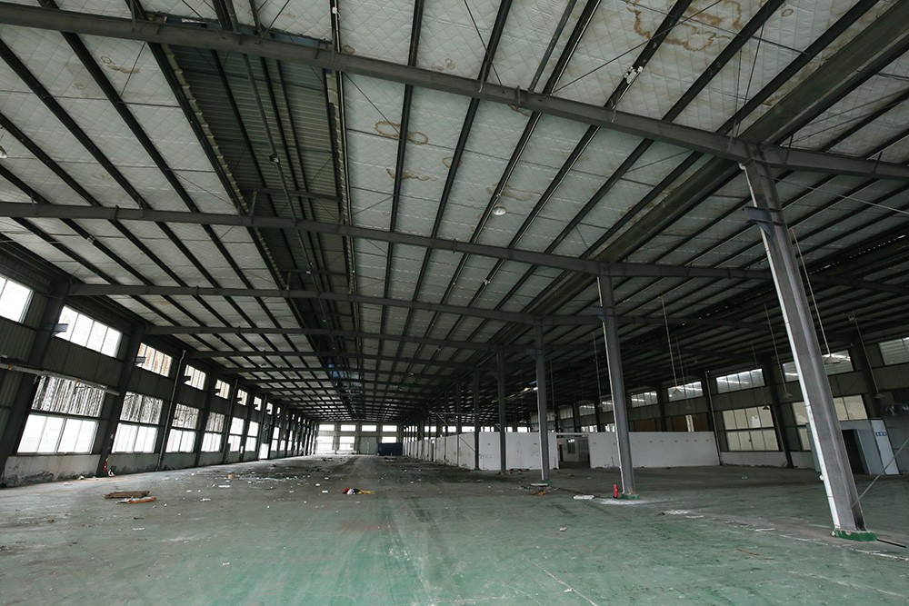 大邑沙渠園區(qū)標準鋼結構廠房出租，歡迎包裝行業(yè)、塑料制品、機械加工、設備制造、節(jié)能環(huán)保、新材料等行業(yè)入駐