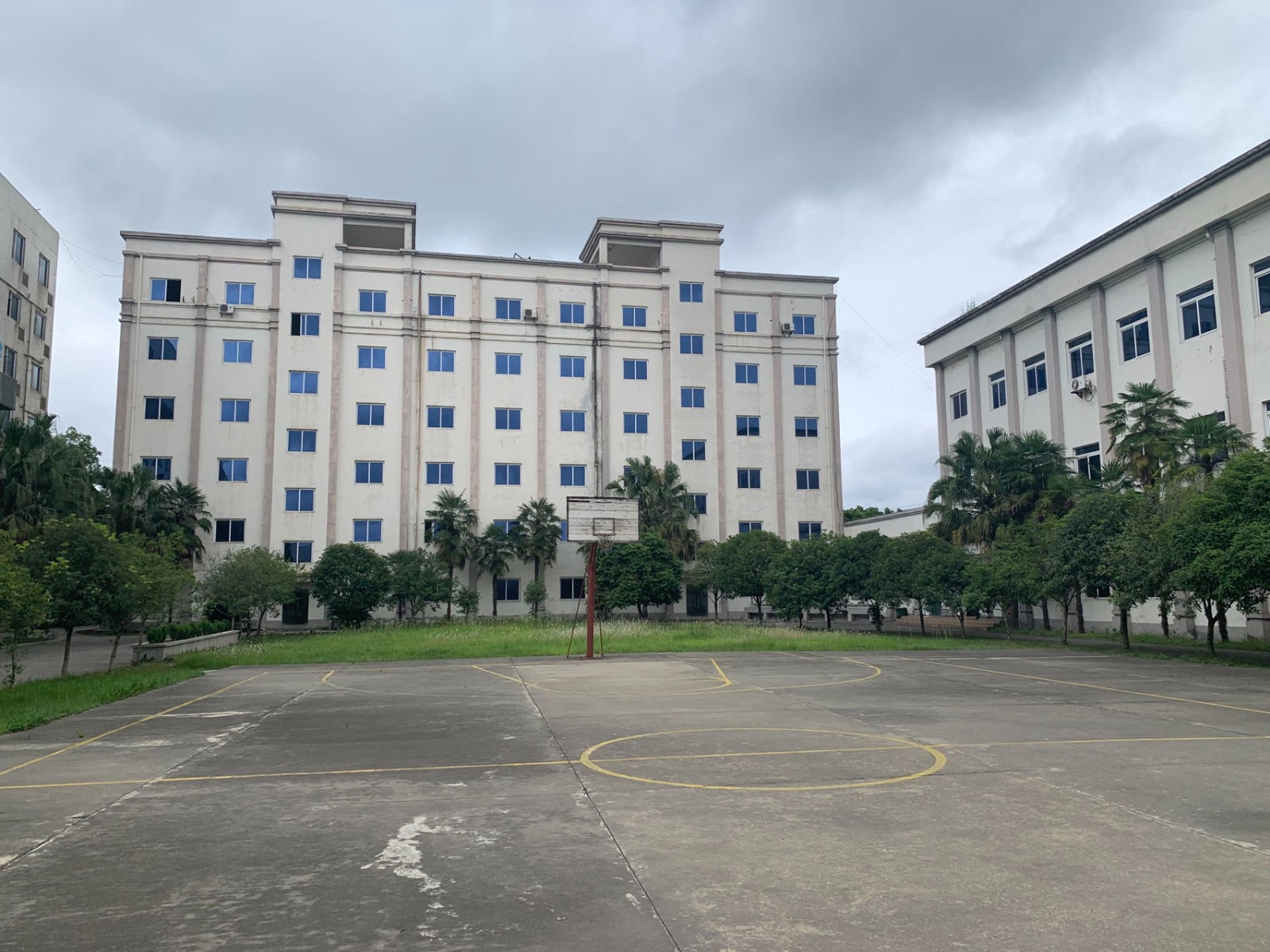 雙流西南航空港開發(fā)區(qū)辦公樓、宿舍樓、標準鋼結(jié)構(gòu)庫房、硬化空地