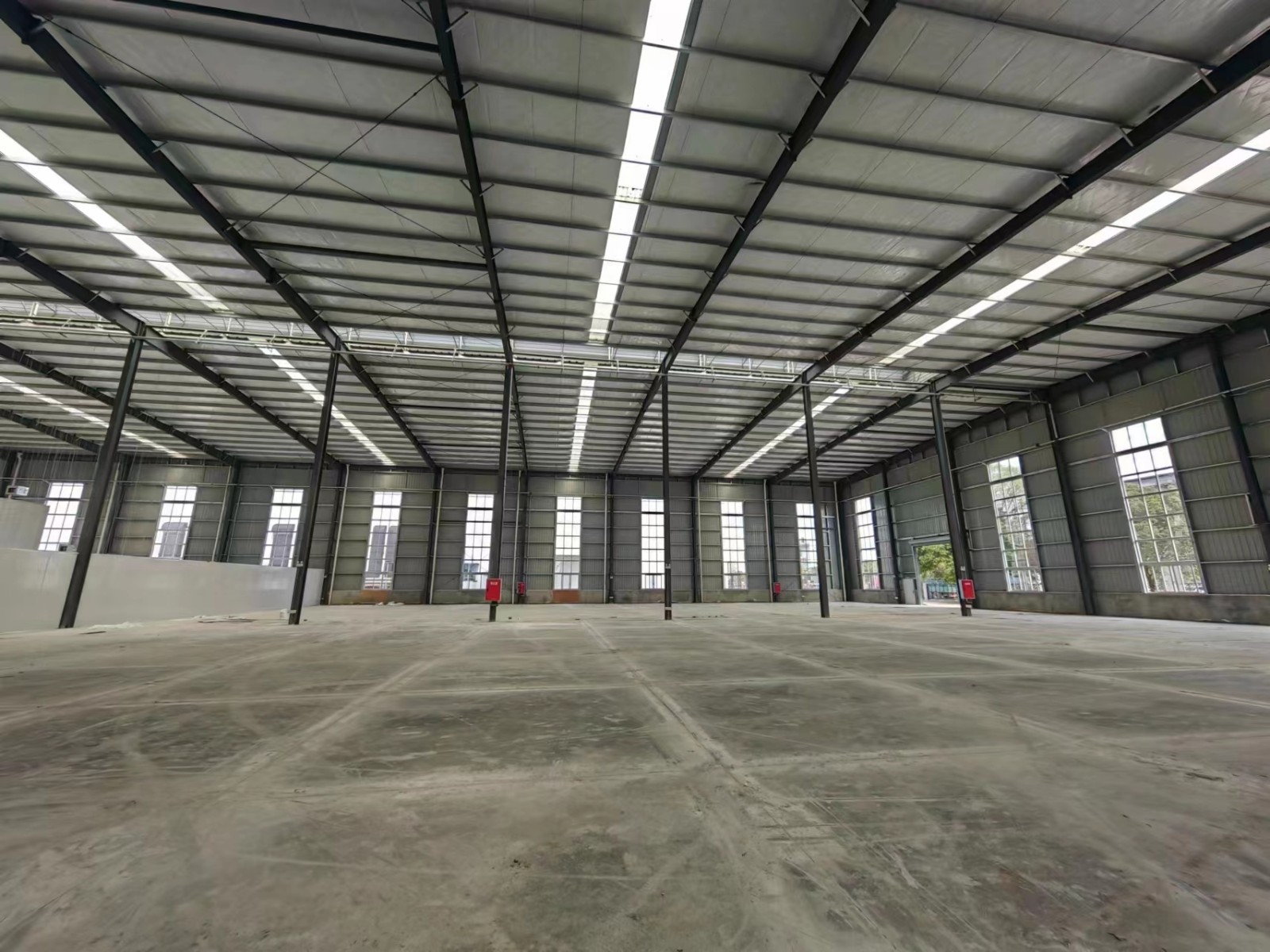 新都石板灘4000平廠房倉庫，可以分組，17.5掛車隨便進(jìn)