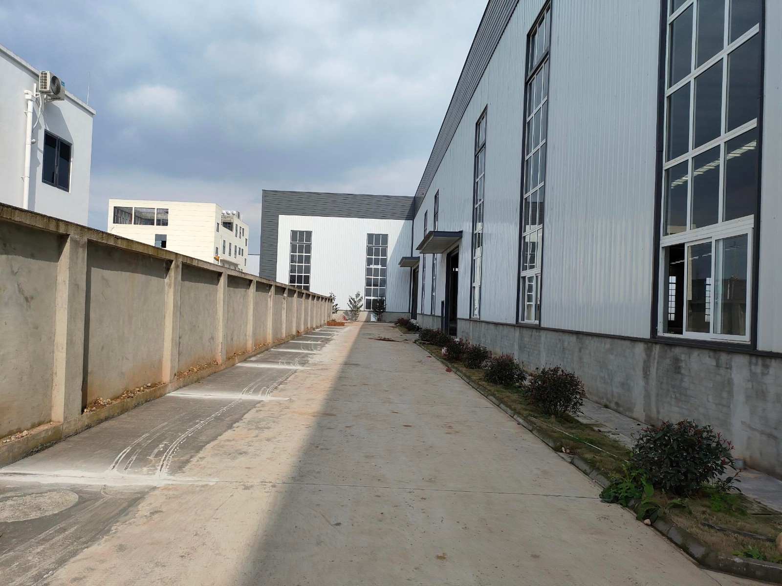 仁壽2500平米罐頭食品加工廠房出租，適合多品種生產(chǎn)